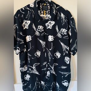 NWT denim flowers ricky singh Short Sleeve Button Up Shirt Size XL Multicolor